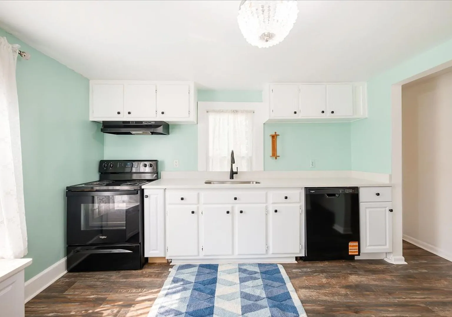 2-Bedroom Cottage in Central Savannah Close to Hospitals, Schools & Shopping! — Photo 3