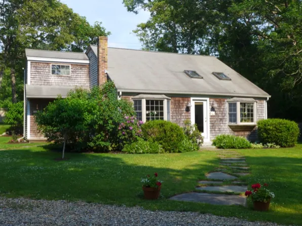26 Heath Hen Ln, Tisbury, MA 02568
