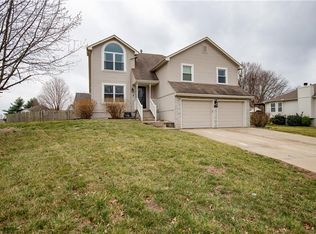 512 NE Ridge Creek Dr, Blue Springs, MO 64014