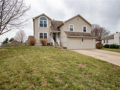 512 NE Ridge Creek Dr, Blue Springs, MO, 64014
