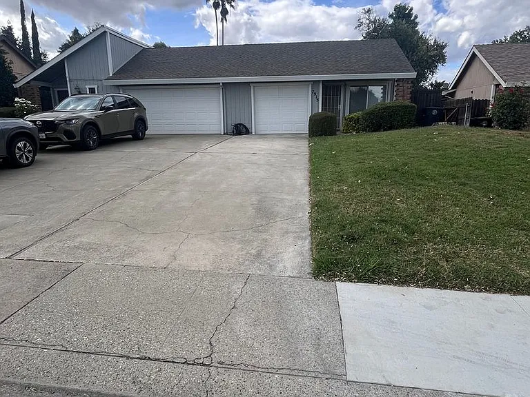 7915 Zenith Dr — Photo 1