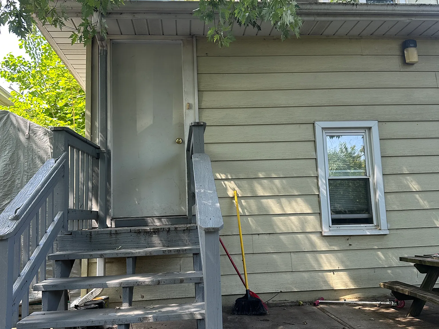 3 bed, 1100 sqft, $2,300 — Photo 4