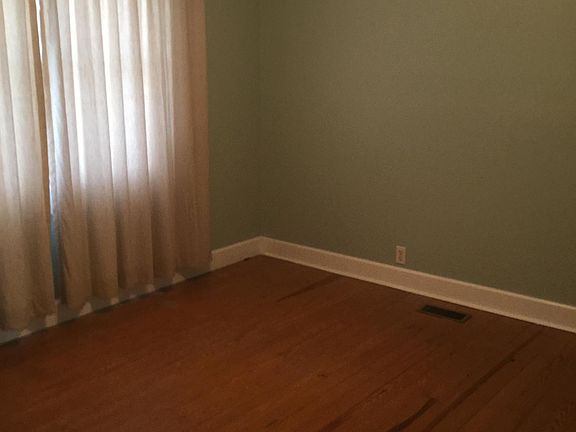 4th image of 109 Valley View Dr #5