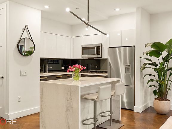 3rd image of 505 W 47th St #1GS