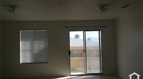3 bed, 1300 sqft, $2,450 — Photo 4