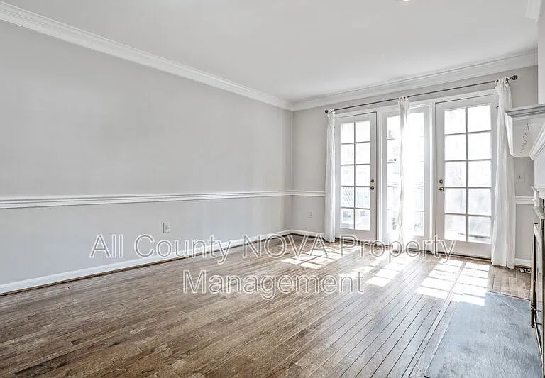 1203 Michigan Ct — Photo 12