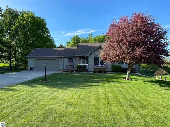 749 Cherry Ridge Dr, Traverse City, MI 49696