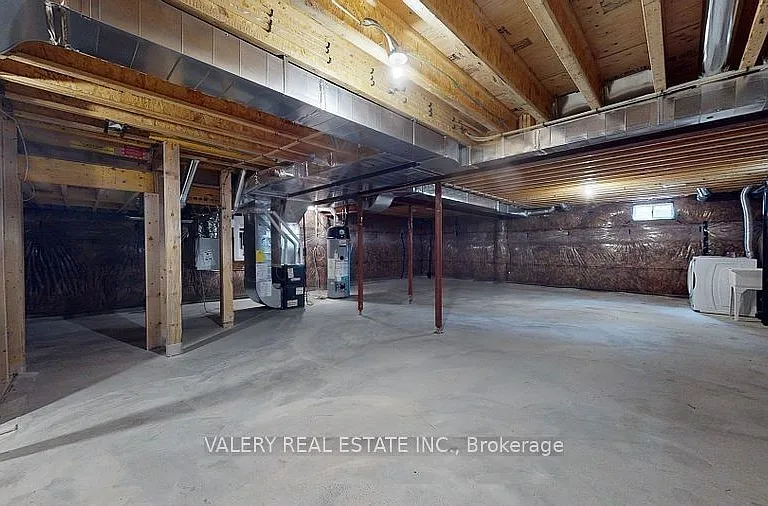 223 Ridley Cres — Photo 16
