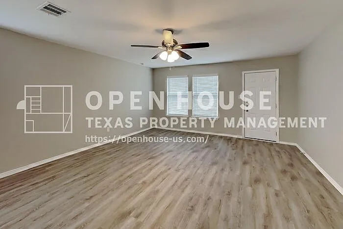 1016 Silver Spur Ln — Photo 3