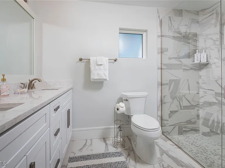 635 Fountainhead Ln — Photo 16