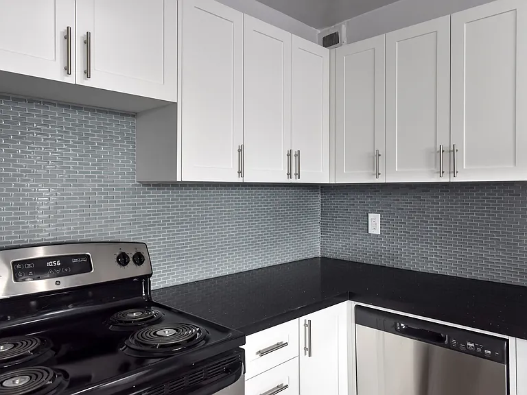 2185 Lawrence Ave E — Photo 9