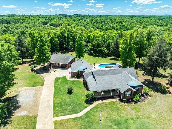 3rd image of 1143 Shady Oak Ln