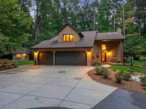 2250 Cathedral Forest Dr, Green Bay, WI 54313