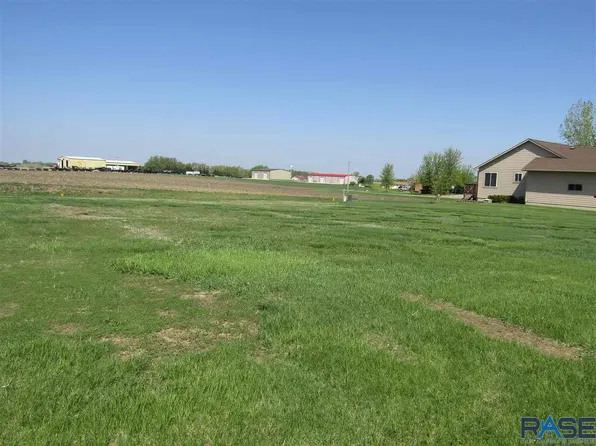 304 S Carlson St, Humboldt, SD 57035