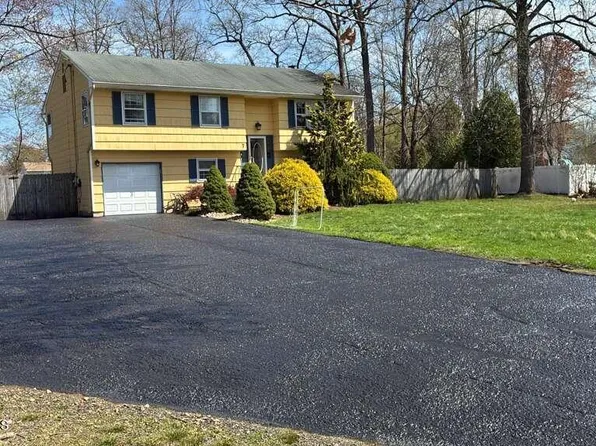 7 Portsmouth Road, Englishtown, NJ 07726
