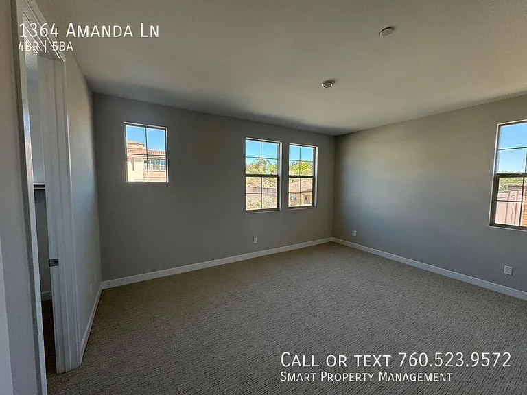 1364 Amanda Ln — Photo 10
