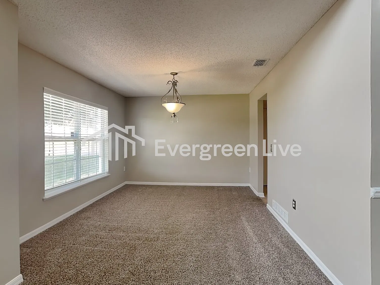3 bed, 2.5 bath, 2395 sqft, $1,995 — Photo 2