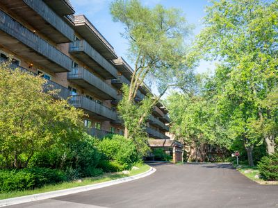 512 Redondo Dr APT 402, Downers Grove, IL, 60516