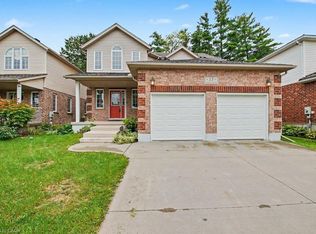 15 Sim Ct, Cambridge, ON N1S 5B1