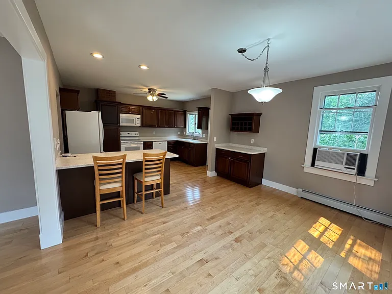 18 Spicer Ave — Photo 7