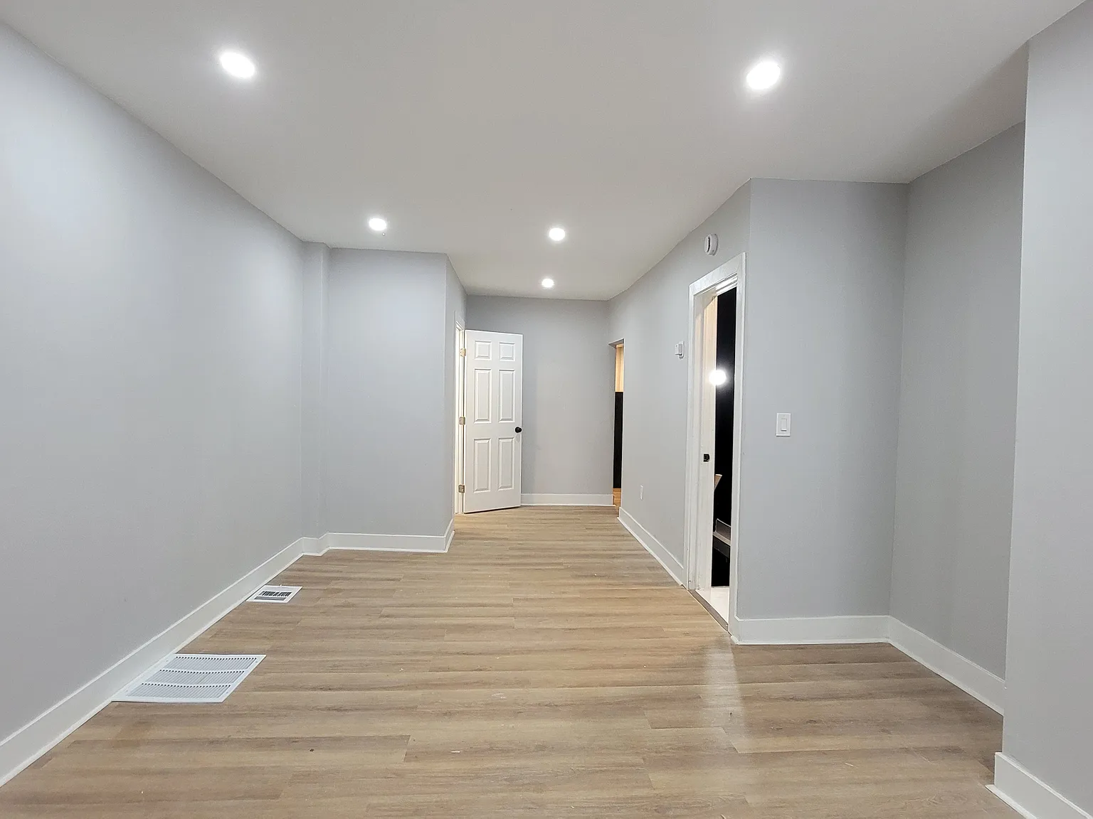3 bed, 1.5 bath, 2000 sqft, $1,995 — Photo 4