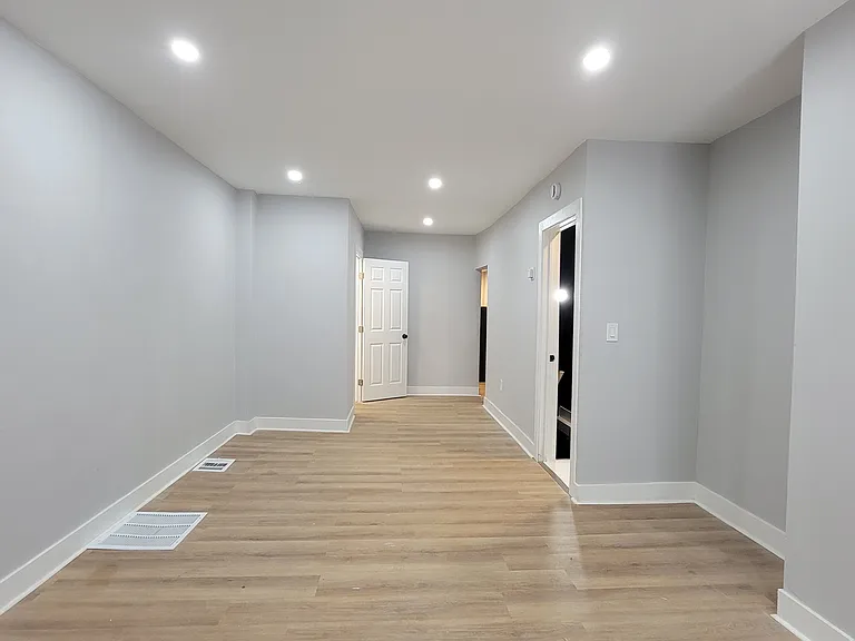 1504 McHenry St — Photo 4