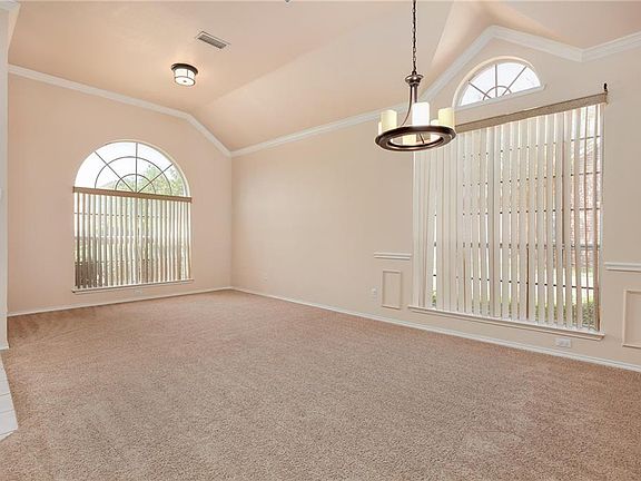 4th image of 207 Sweetgum Dr