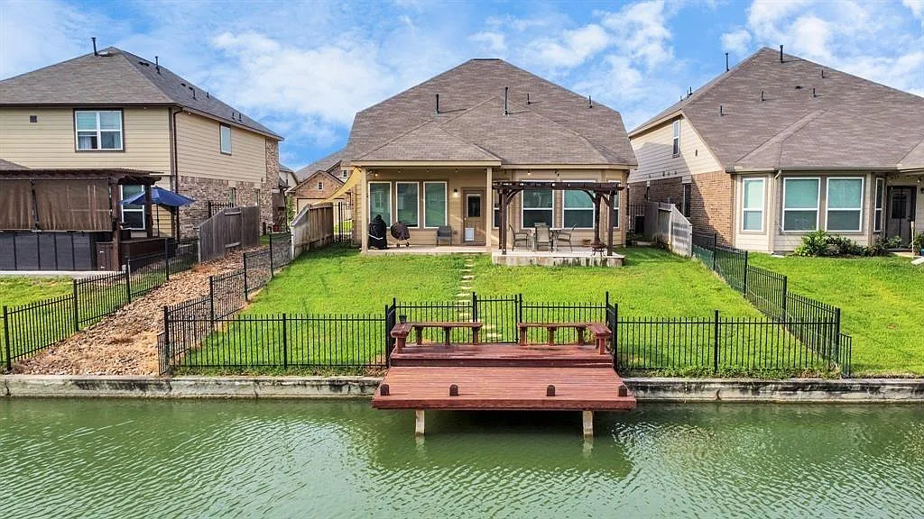 4 bed, 2.5 bath, 2604 sqft, $2,888 — Photo 1