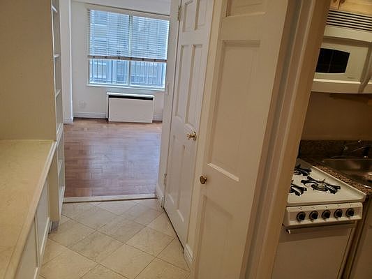 4th image of 60 W 57th St APT 18H
