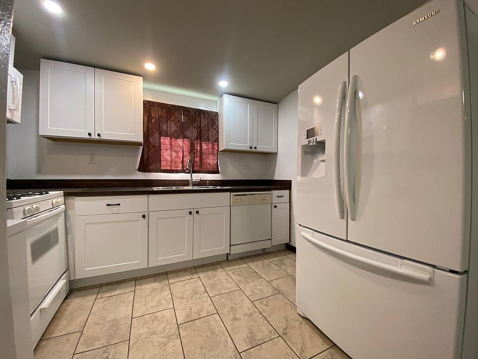 1st image of 902 W Calle Ramona