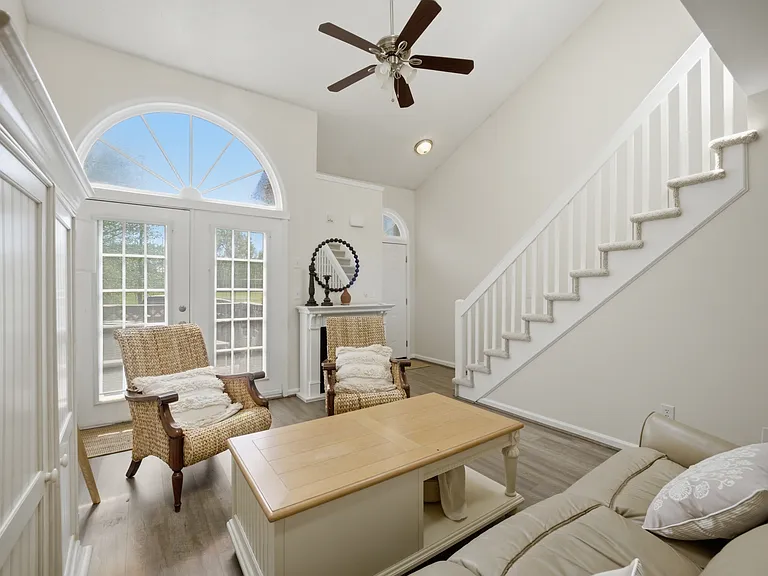 1001 Saint Andrews Way #B — Photo 9