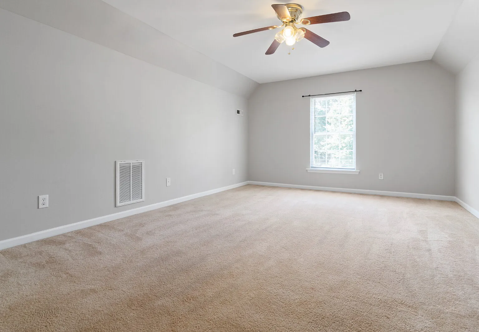 4 bed, 3.0 bath, 1891 sqft, $2,150 — Photo 4