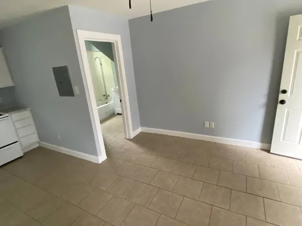 324 Hawthorne St #A, Hot Springs National Park, AR 71901