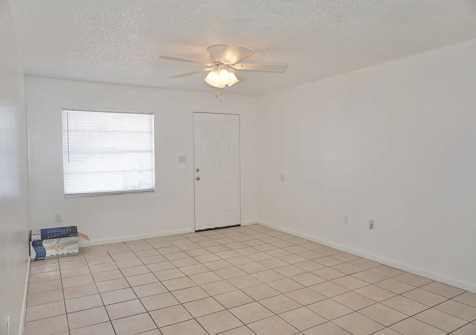 2563 Elm Ave — Photo 4