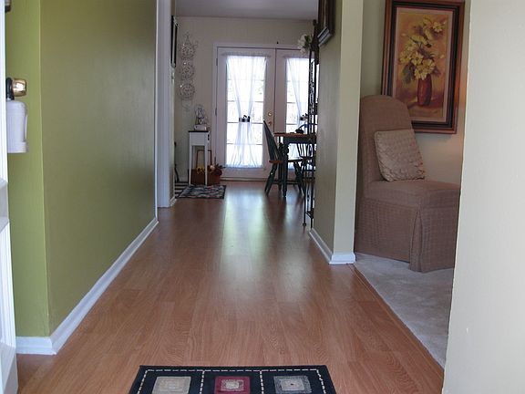 2nd image of 113 Surrey Ln