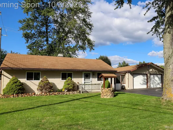 5072 Joangay Blvd, Waterford, MI 48327