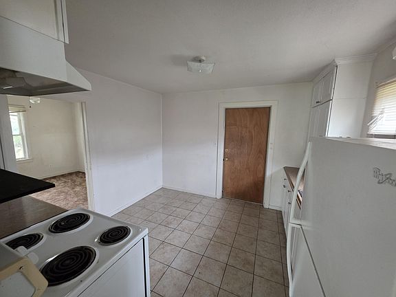 4th image of 1032 N Brown Street