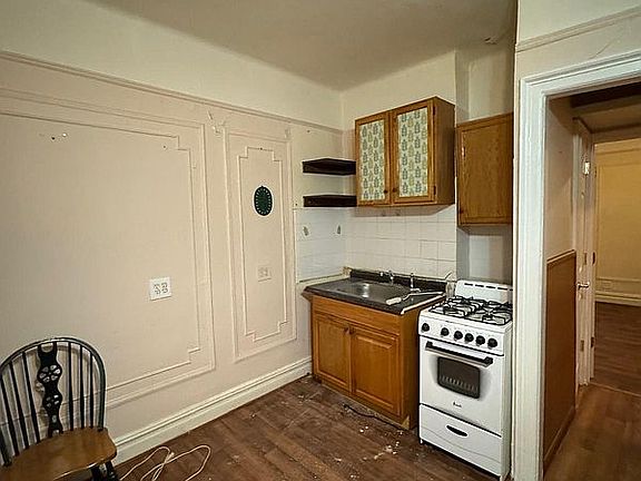 3rd image of 313 Brightwater Ct APT 2H