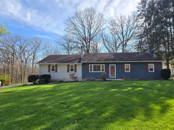 9654 Circle Dr, Chambersburg, PA 17202