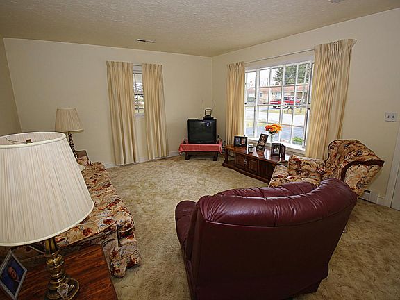 2nd image of 40 Crescent Dr