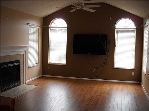 5th image of 15 Ashford Dr