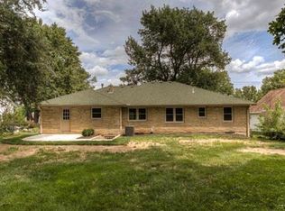 4900 Neosho Ln, Roeland Park, KS 66205