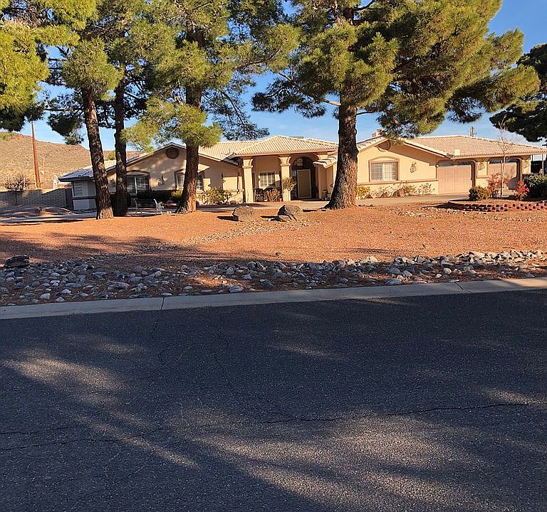 2nd image of 601 Shadow Mountain Dr