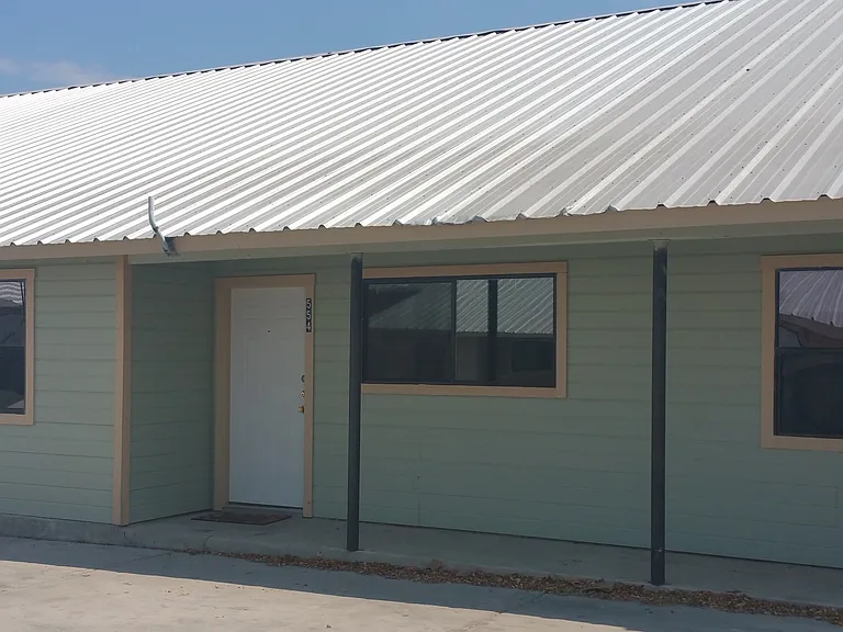 Comal Apartments — Photo 8
