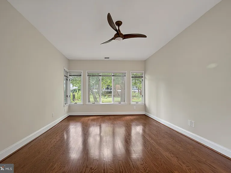 8023 Washington Ave — Photo 27