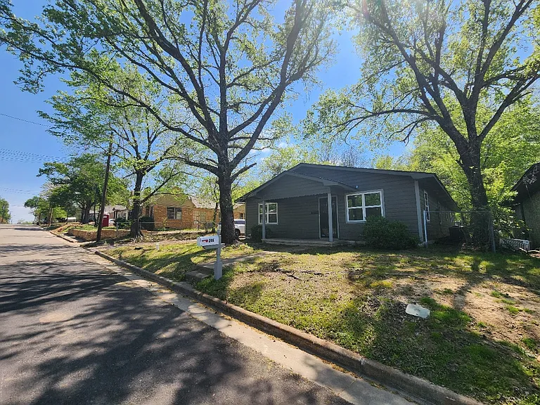 306 Calvert St — Photo 1