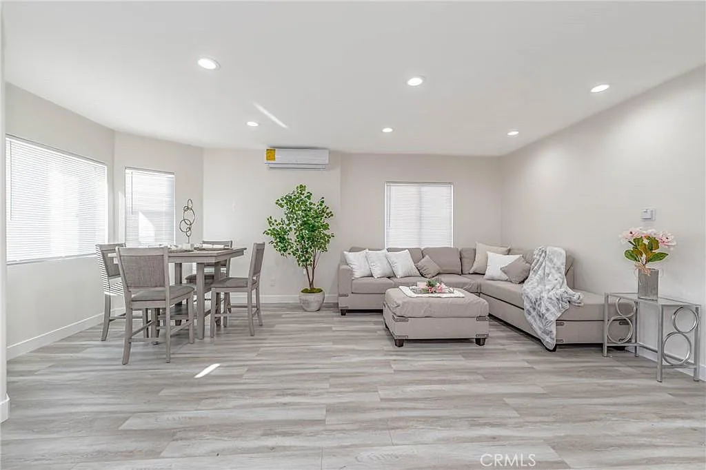 3 bed, 1030 sqft, $3,500 — Photo 4