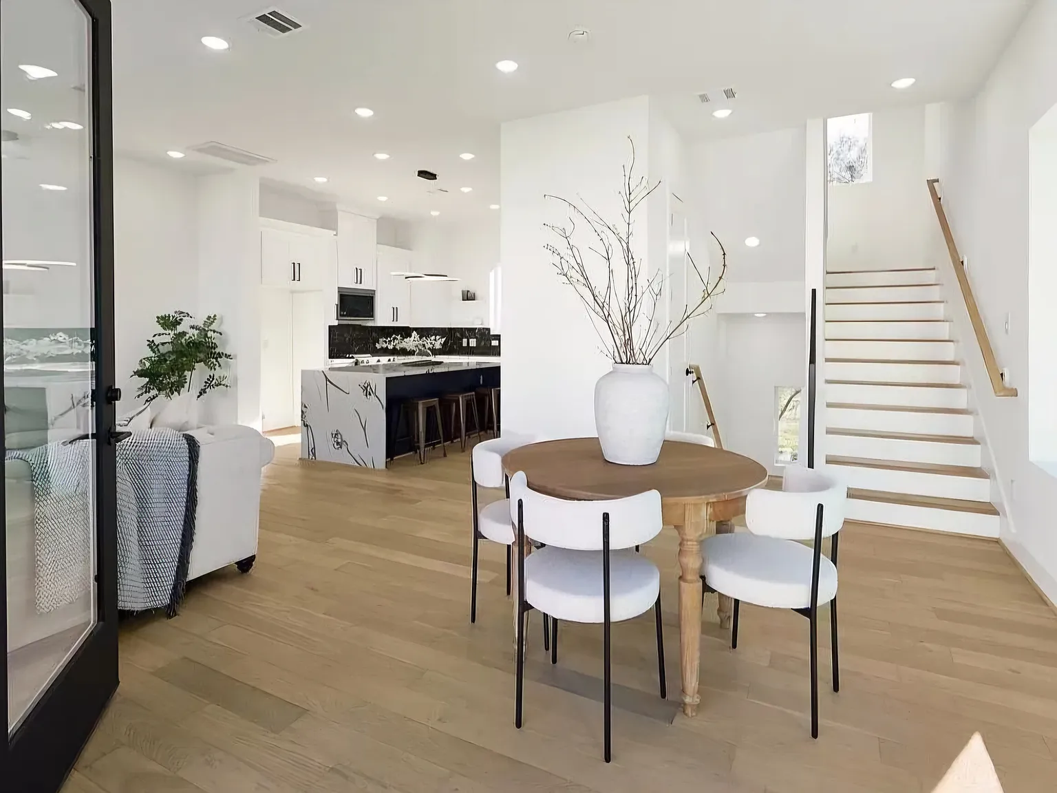 3 bed, 3.5 bath, 1730 sqft, $3,100 — Photo 3