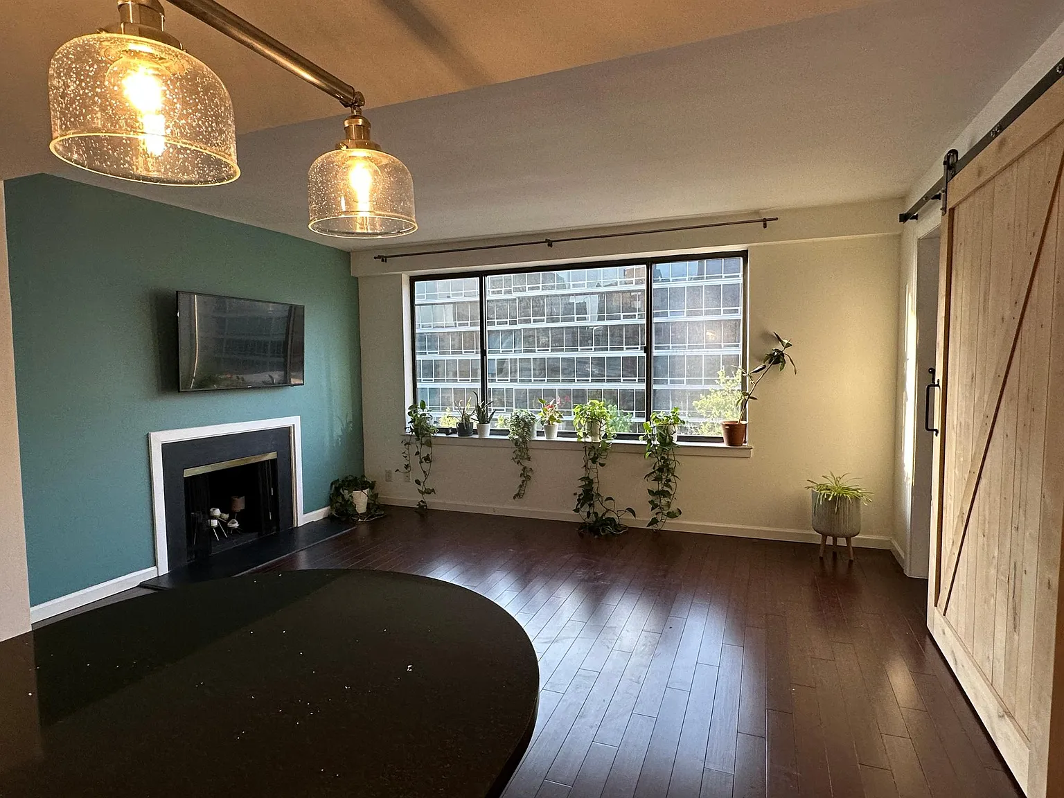 1 bed, 1.5 bath, 975 sqft, $3,325 — Photo 4