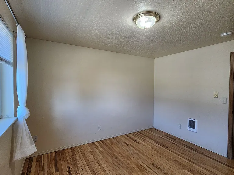 929 S School St — Photo 33